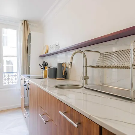 Charming - Madeleine Monceau - Mobility Lease