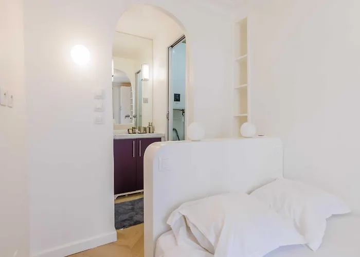 Charming - Madeleine Monceau - Mobility Lease *